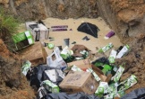 Đưa hàng ngàn chai rượu ngoại không nguồn gốc ra bãi rác tiêu hủy