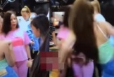 Xuất hiện clip Trang Nemo 'tung cước' đá một cô gái trẻ giữa ồn ào quỳ gối xin lỗi bị hại tại Tòa