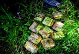 Tìm chủ nhân của chiếc ba lô chứa 1 yến ma túy bị bỏ lại trong rừng