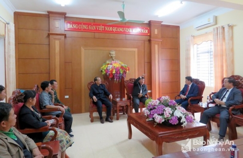 Ban Tuyên huấn tỉnh Xiêng Khoảng (Lào) thăm và làm việc tại Nghệ An