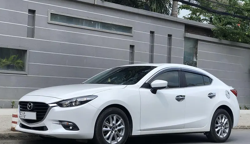 Bán xe Mazda 3 sedan 15 AT 2017 Facelift màu ghi xám đi 3 vạn km