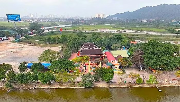 Bốc thăm ki - ốt kinh doanh sát khu vực Đền ông Hoàng Mười ở Nghệ An gây xôn xao