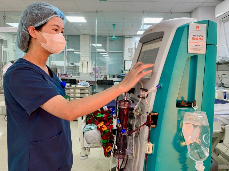 Nữ điều dưỡng hồi sức cấp cứu - Những hy sinh thầm lặng