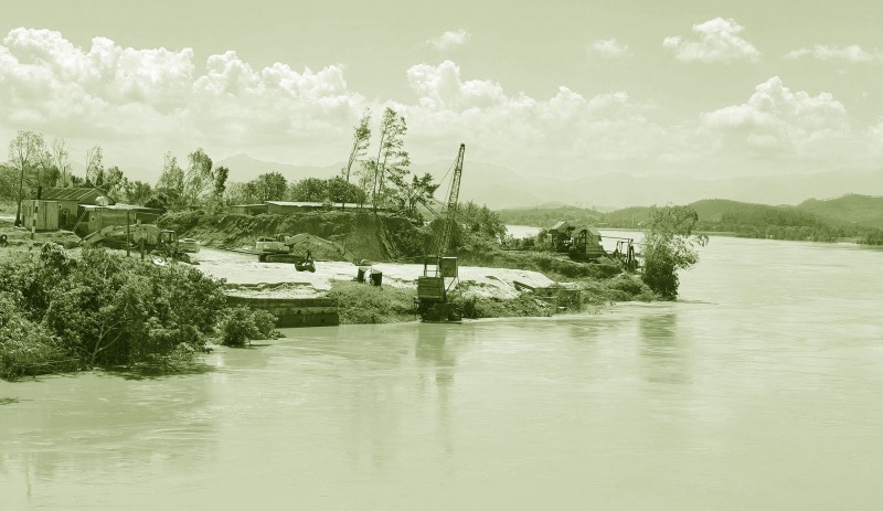 Bến bãi không phép, ngang nhiên “rút ruột” sông Lam