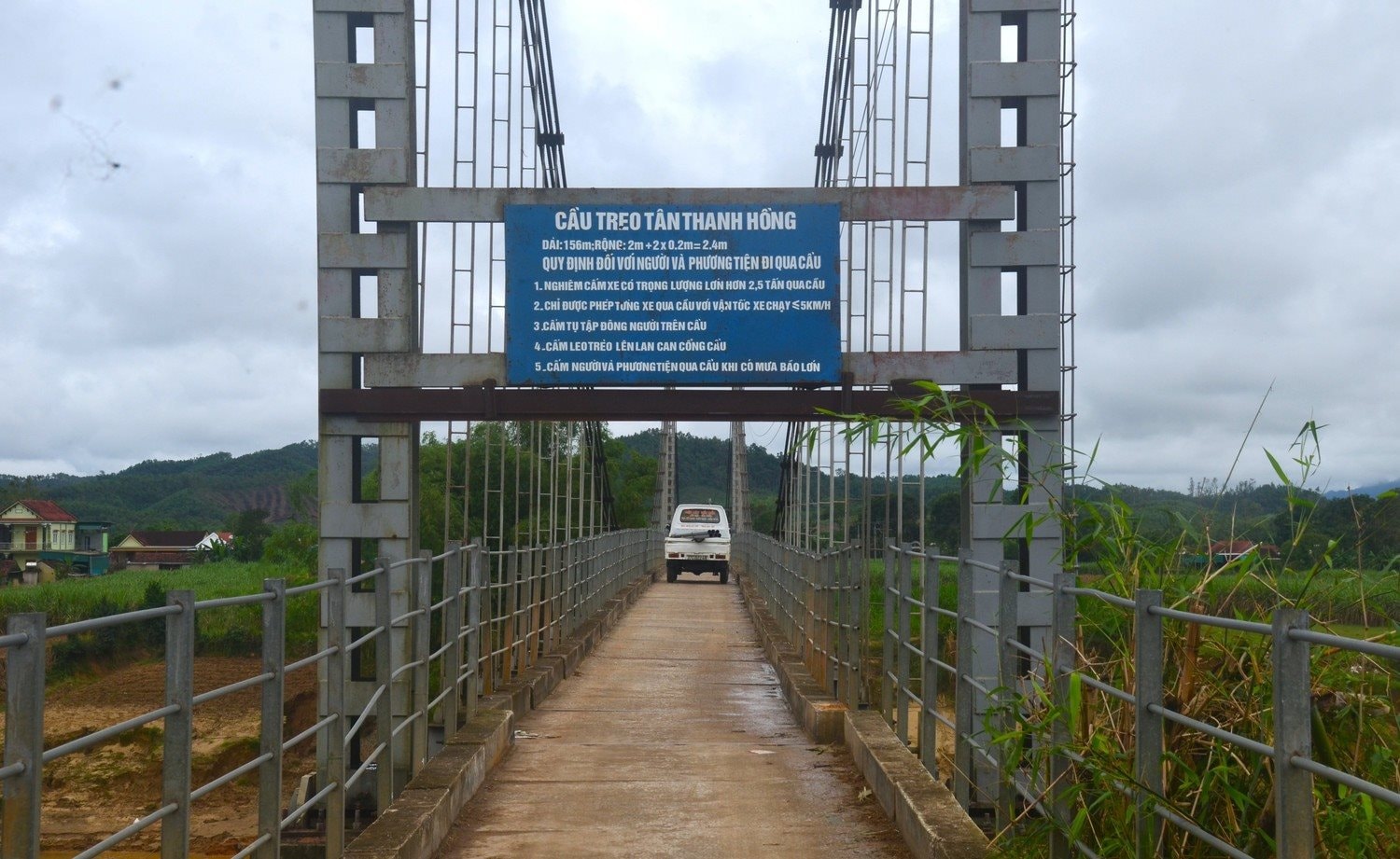 Nghệ An: Nguy cơ mất an toàn cầu treo bị xô lệch