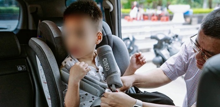 Không yêu cầu ô tô kinh doanh vận tải hành khách trang bị ghế ngồi cho trẻ em