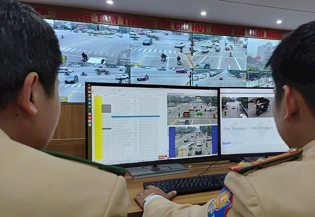 Nghệ An: Hơn 600 camera giám sát vi phạm giao thông trong đêm 'đi bão'