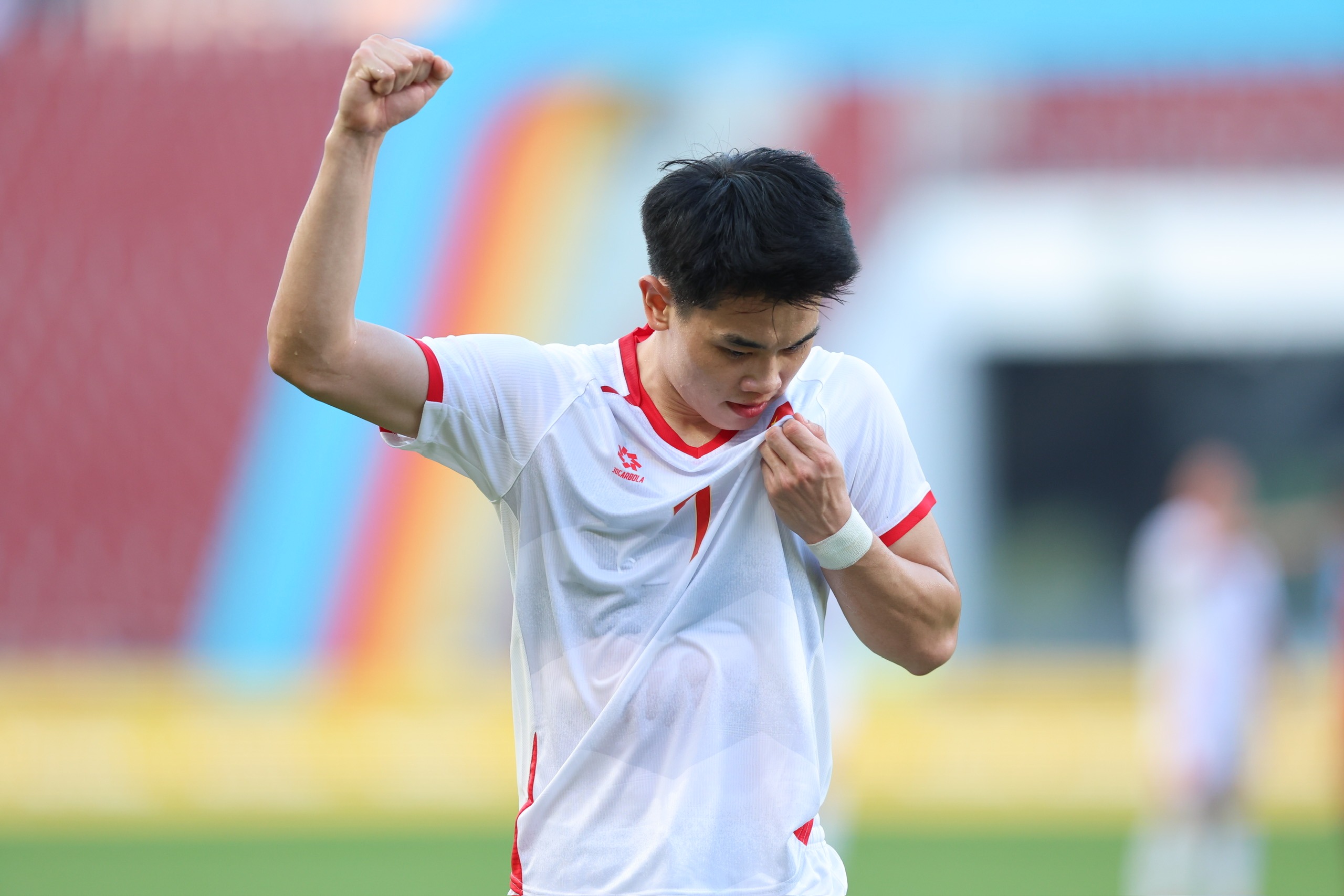 Đình Bắc giành giải hay nhất trận, khiến báo chí Malaysia phải kiêng sợ