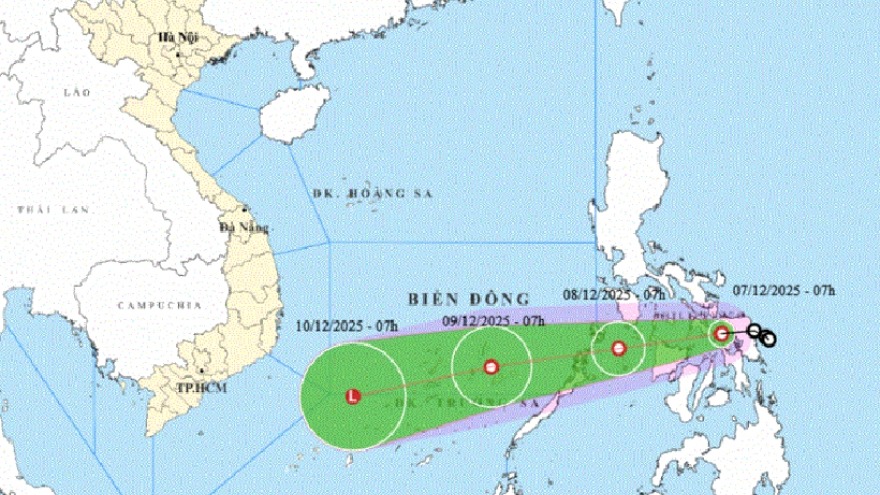 Áp thấp nhiệt đới trên Biển Đông giật cấp 8 và có xu hướng suy yếu dần