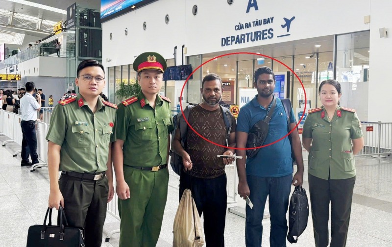 Khởi tố Giám đốc doanh nghiệp tổ chức cho 2 người nước ngoài ở lại Việt Nam trái phép