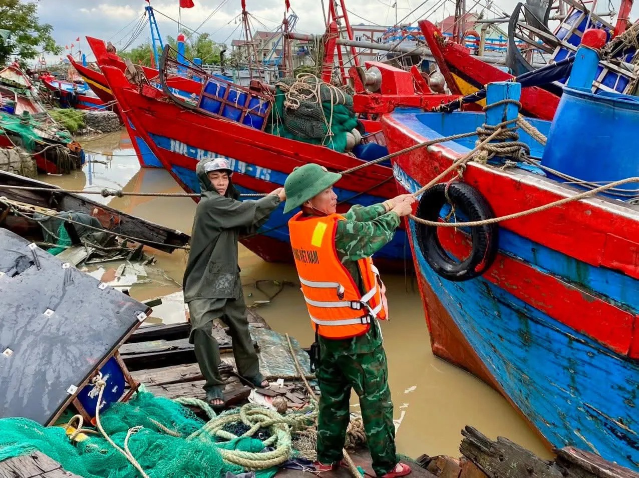 Bộ đội Biên phòng Nghệ An hỗ trợ Nhân dân trong tỉnh ứng phó bão lũ