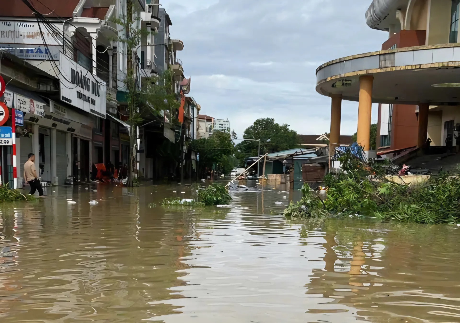 Nghệ An: Nước sông Vinh dâng cao gây ngập nhiều khu dân cư