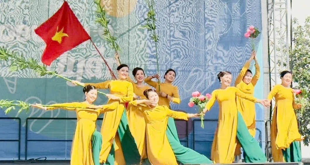 Bộ Chính trị chọn ngày 24/11 là