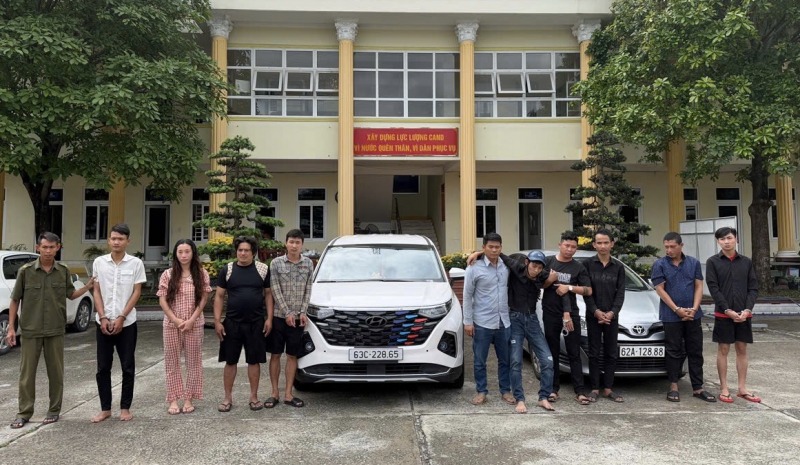 Cướp tài sản rồi khống chế đưa đưa nạn nhân bán qua biên giới thì bị