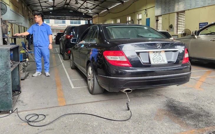 Ngày đầu kiểm định khí thải theo quy định mới: Xe dùng xăng dễ đạt kiểm định