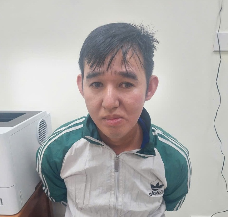 Tạm giữ kẻ dùng ứng dụng hẹn hò dụ dỗ, hiếp dâm bé gái 12 tuổi