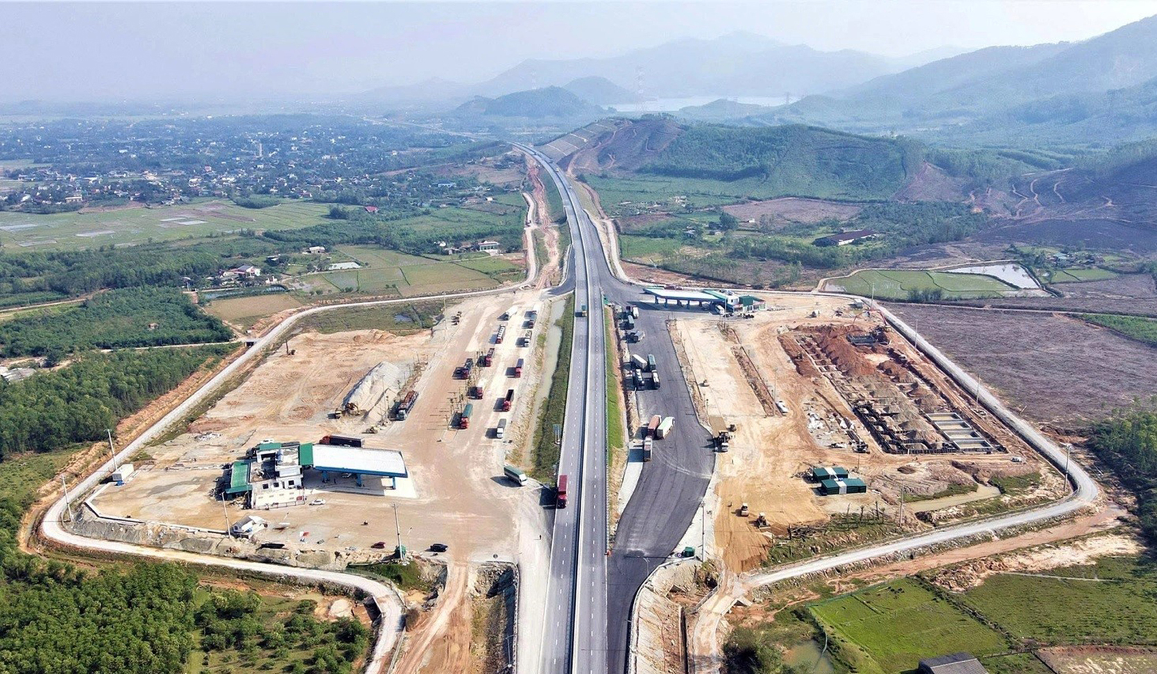 Gấp rút hoàn thiện các hạng mục còn dang dở trên cao tốc Bắc – Nam