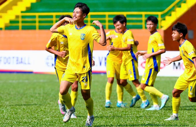 Từ Nghệ An, người mẹ nghèo vẫn muôn dặm vì con