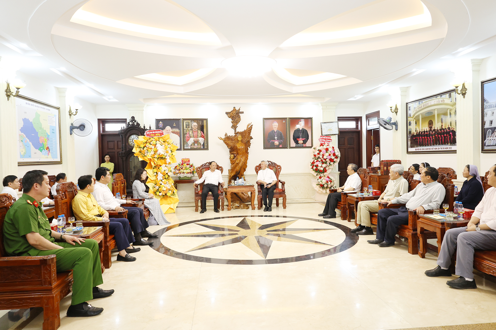 Lãnh đạo tỉnh chúc mừng Tòa Giám mục Giáo phận Vinh nhân dịp Lễ Phục sinh năm 2026