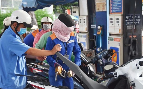 Không dự trữ xăng dầu bắt buộc, 2 doanh nghiệp đầu mối bị xử phạt 320 triệu đồng