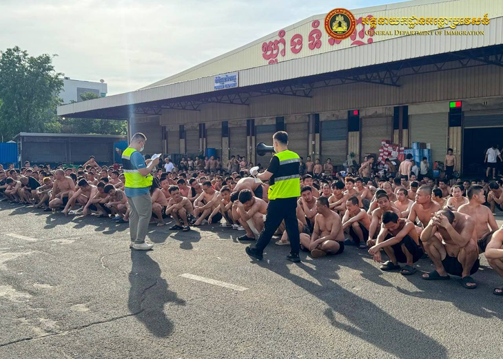 Campuchia trục xuất 457 công dân Trung Quốc và Việt Nam liên quan lừa đảo trực tuyến
