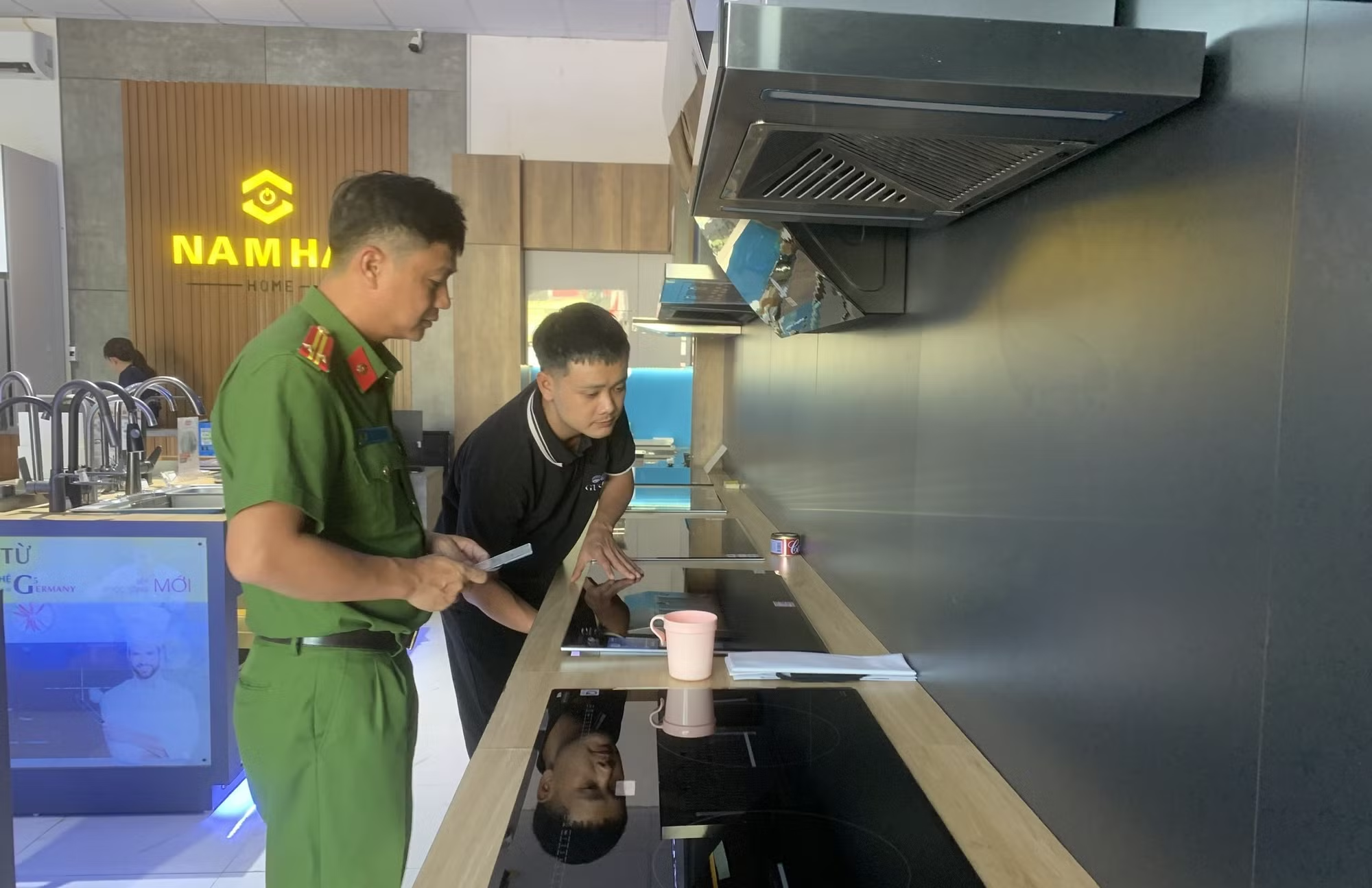 Bị khởi tố vì