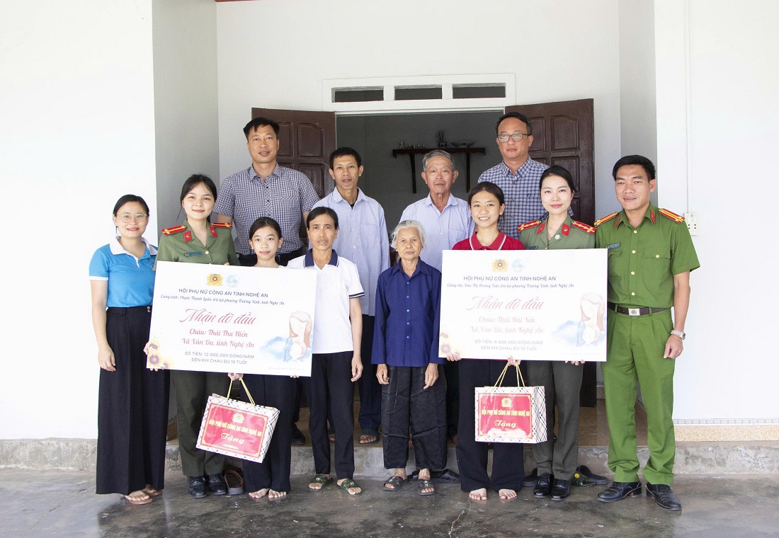 Nghệ An: Nhận đỡ đầu 02 học sinh có hoàn cảnh khó khăn học giỏi