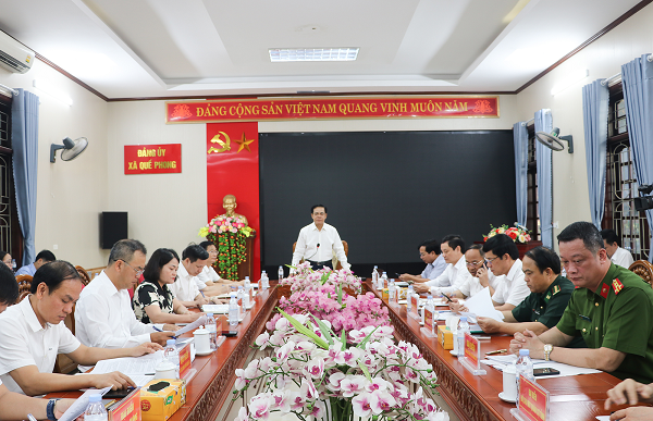 Chủ tịch UBND tỉnh Võ Trọng Hải làm việc với lãnh đạo các xã: Quế Phong, Mường Quàng, Thông Thụ, Tiền Phong, Tri Lễ