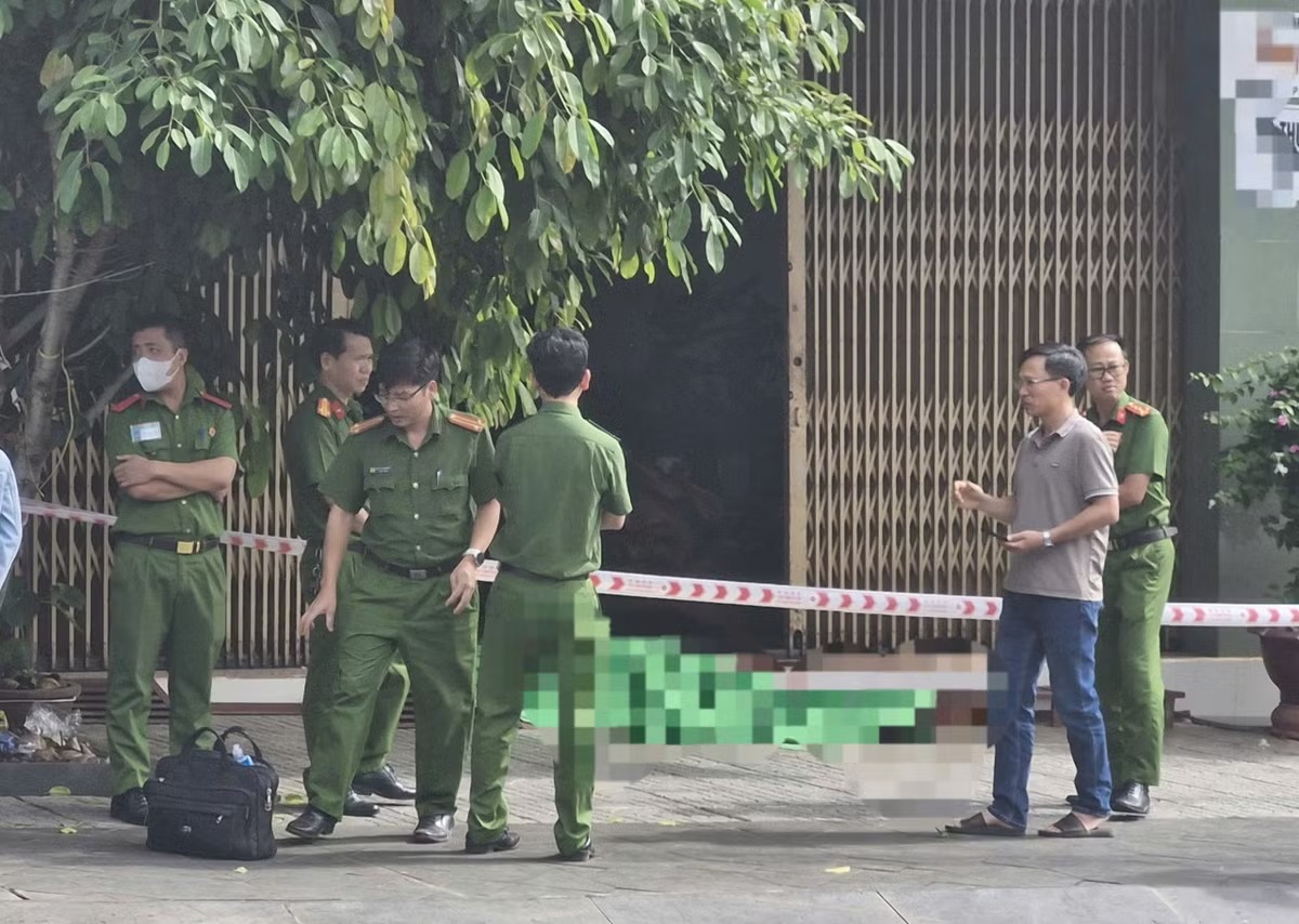Người đàn ông tử vong trước cửa nhà sau cuộc gọi bí ẩn lúc gần sáng