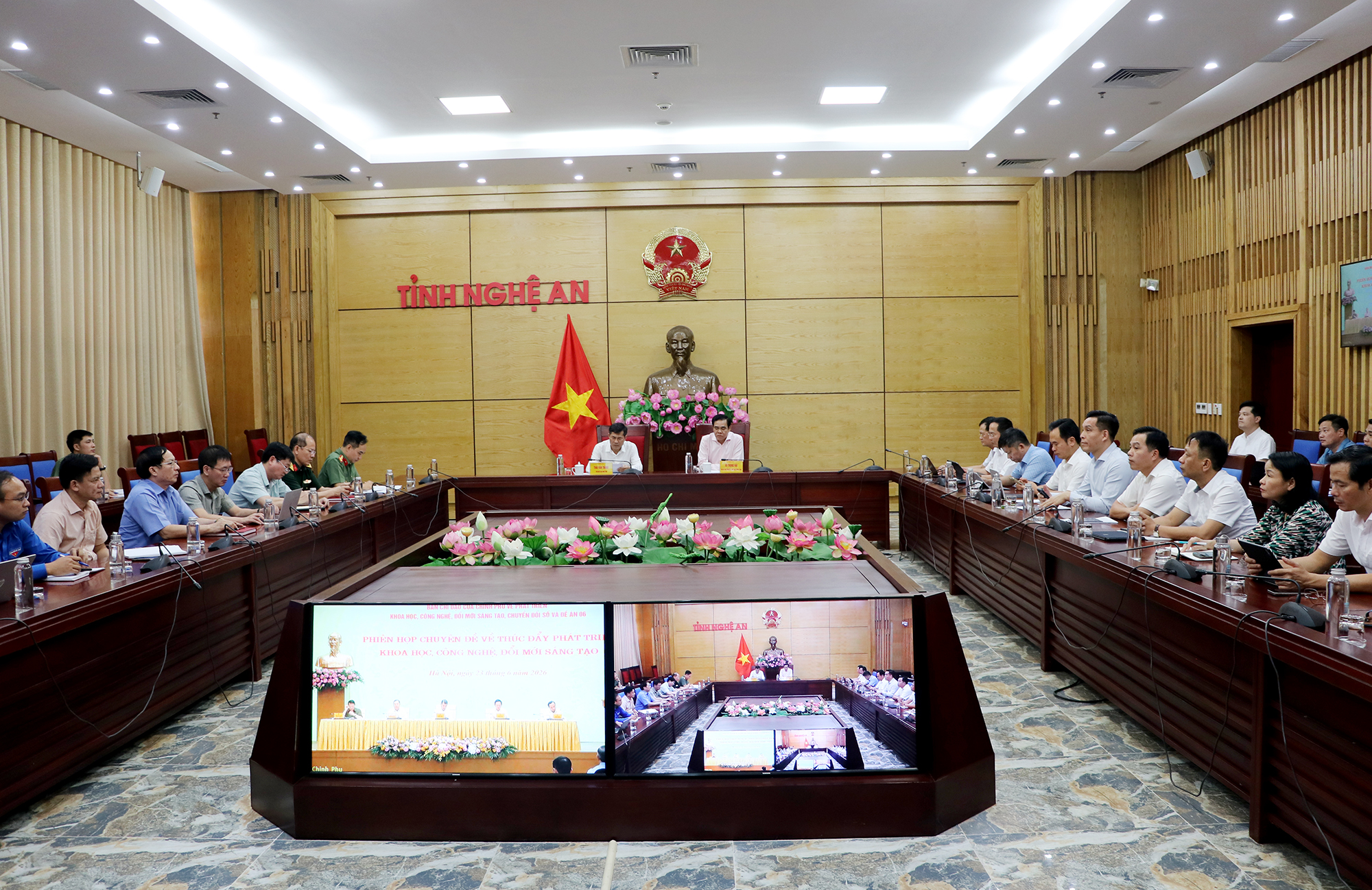 Phiên họp chuyên đề về thúc đẩy phát triển khoa học công nghệ, đổi mới sáng tạo