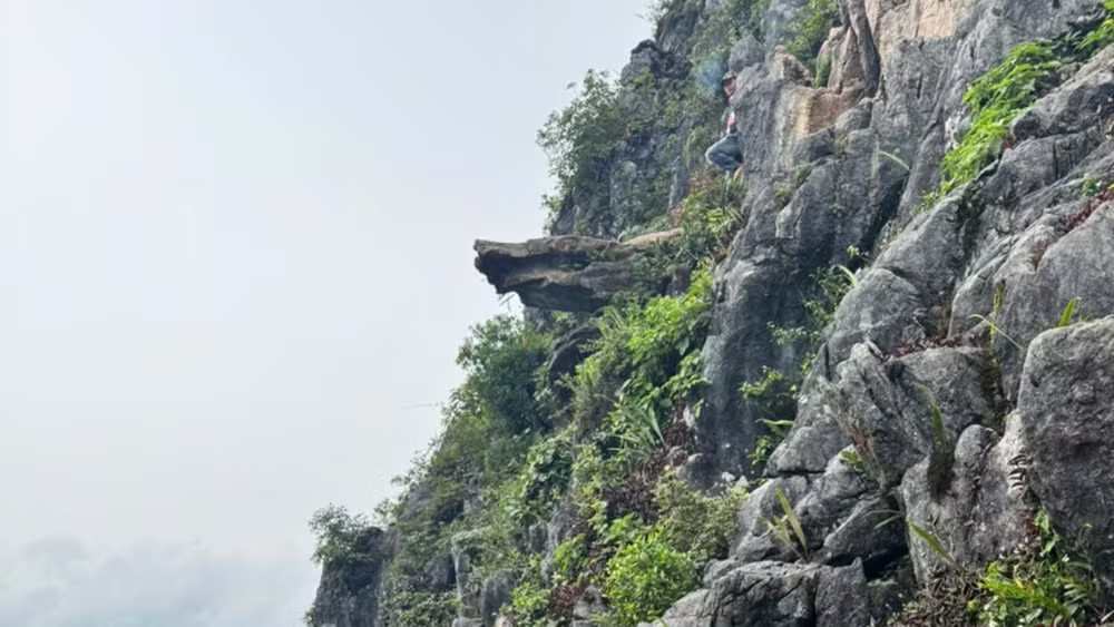 Tạm dừng đón du khách ở