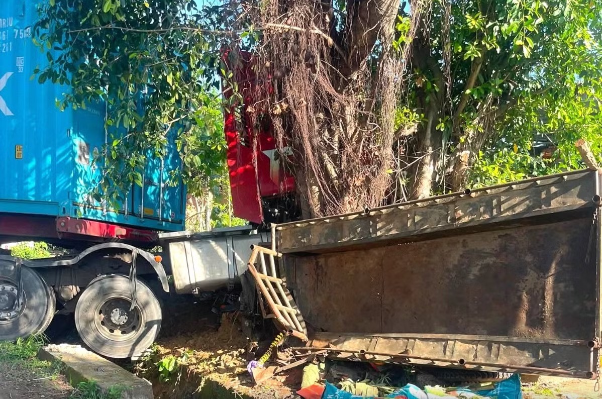 Thêm 2 nạn nhân tử vong trong vụ xe đầu kéo tông xe công nông