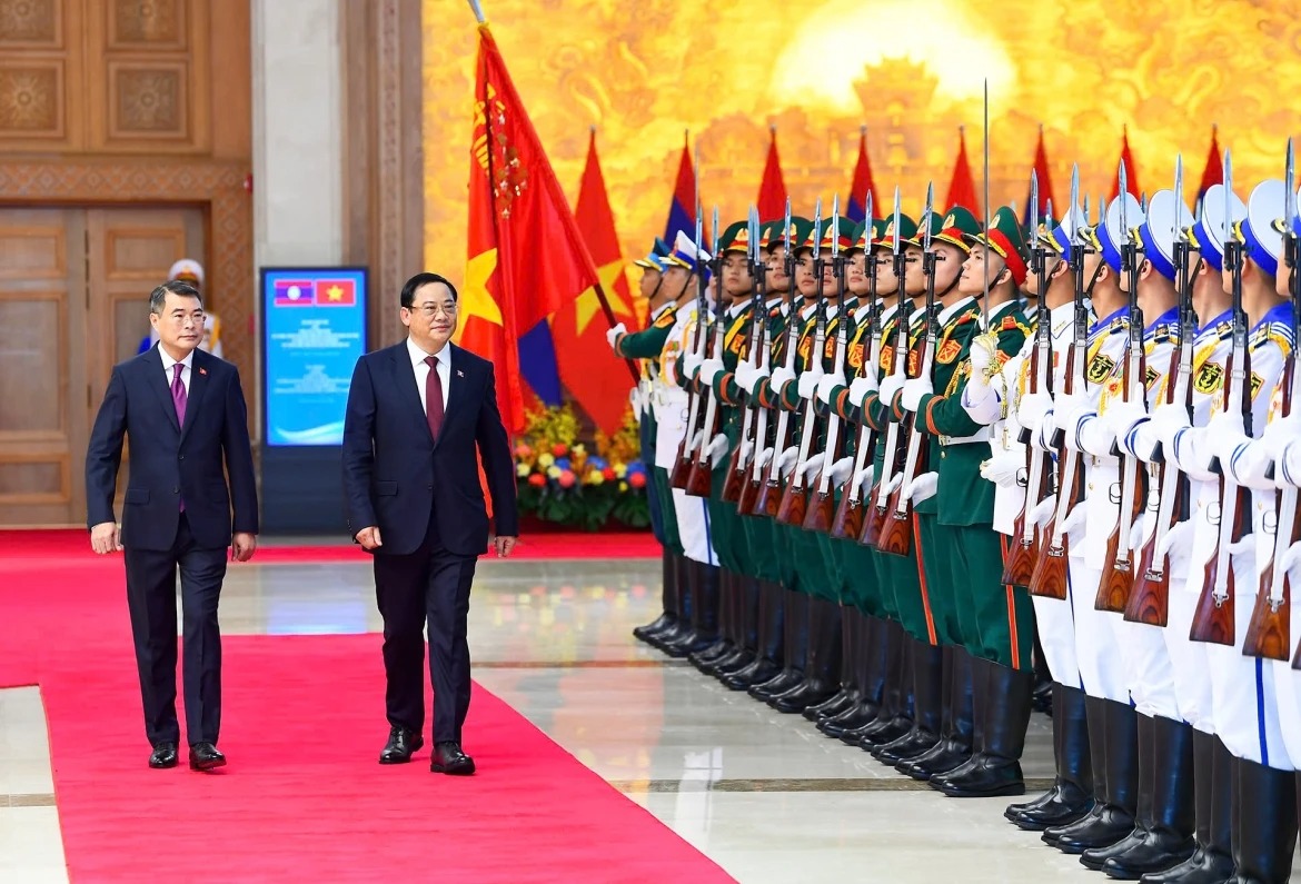 Thủ tướng Lê Minh Hưng chủ trì Lễ đón Thủ tướng Lào thăm chính thức Việt Nam