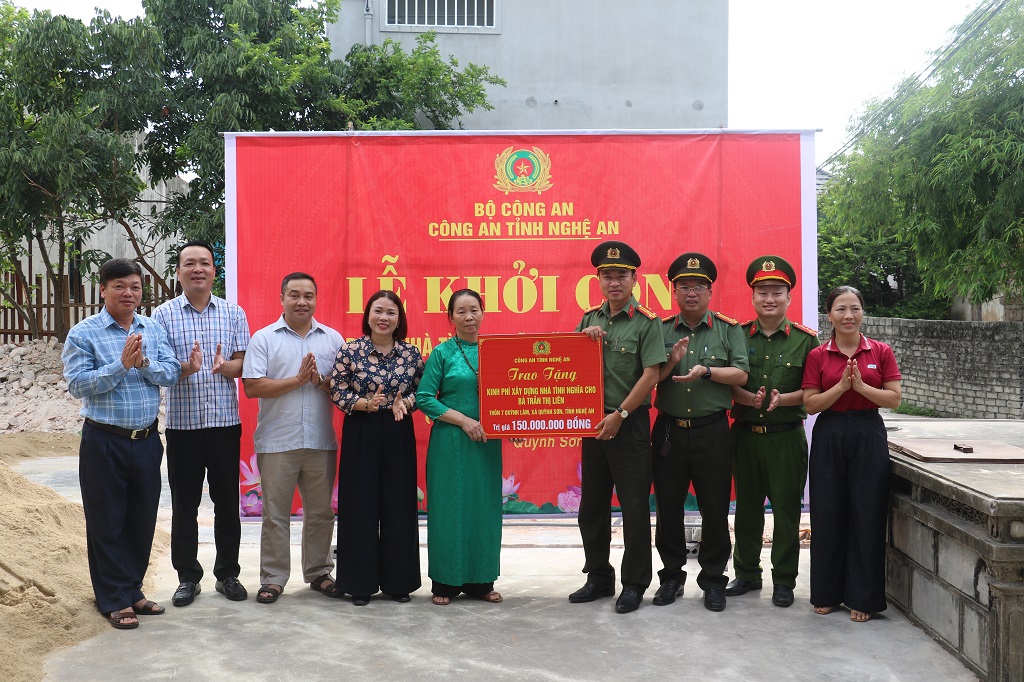 Nghệ An: Tặng nhà tình nghĩa cho hộ giáo dân có hoàn cảnh khó khăn