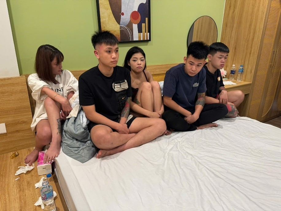 Đột kích căn hộ chung cư, phát hiện cuộc tụ tập bất thường của nhóm thanh thiếu niên