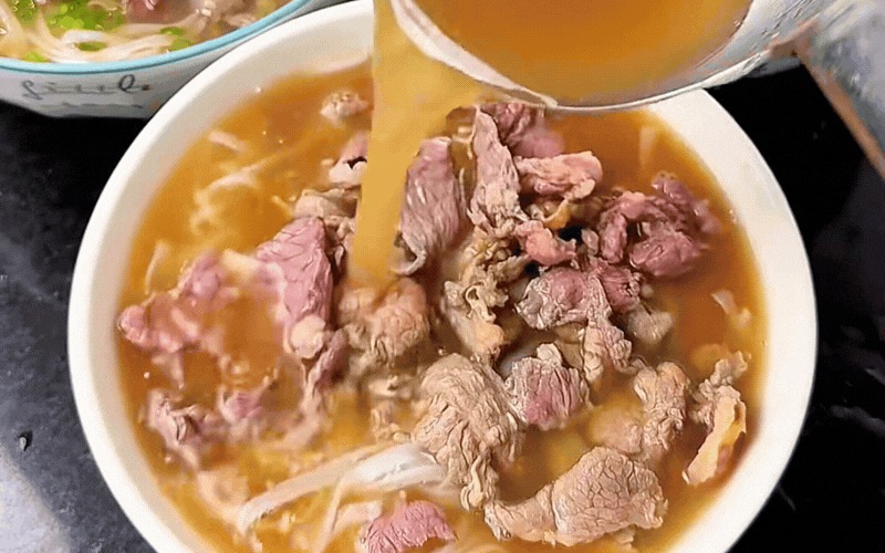 Khách Trung nhắn nhủ đây là 7 món nhất định phải thử khi đến du lịch Việt Nam