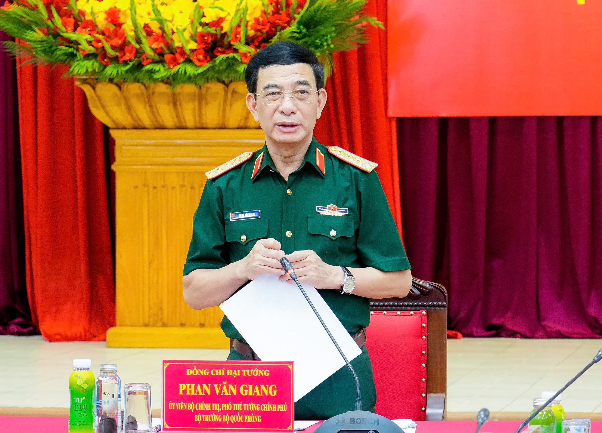Phó Thủ tướng Chính phủ Phan Văn Giang làm việc với Ban Thường vụ Tỉnh uỷ Nghệ An
