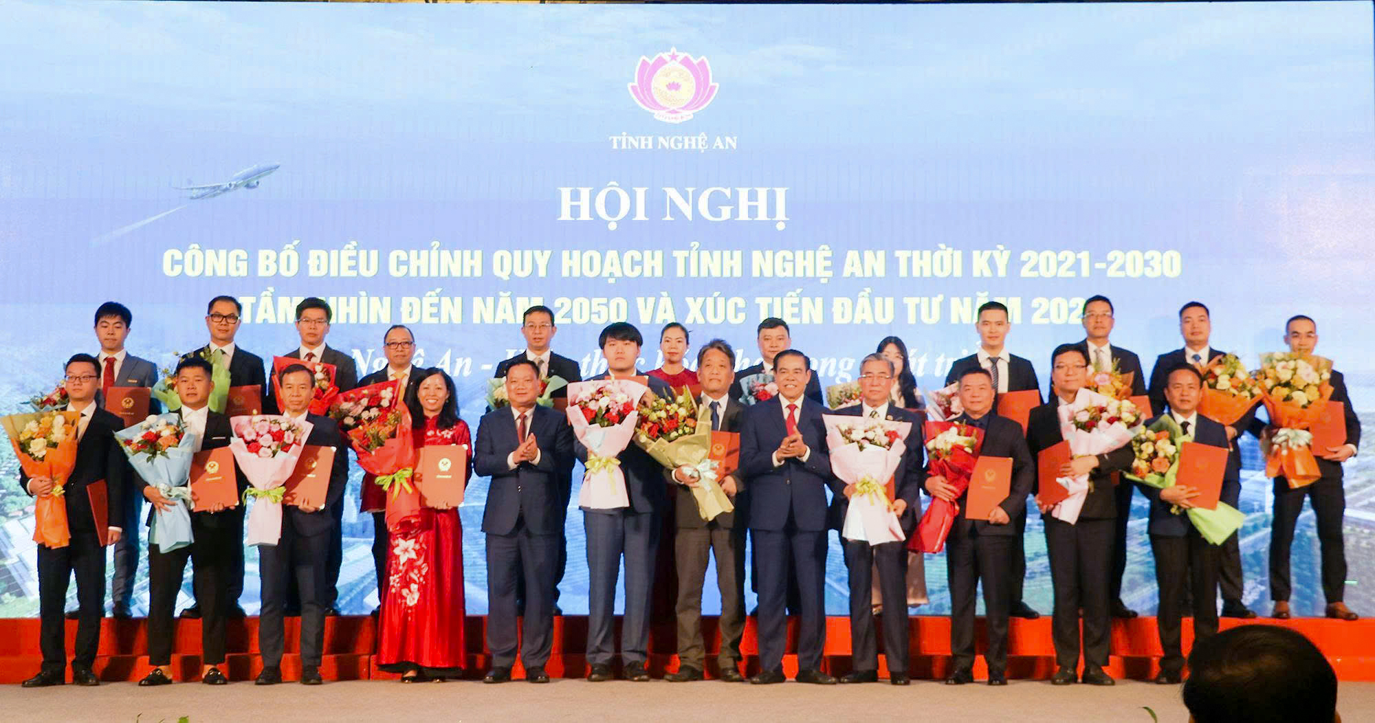Tỉnh Nghệ An trao Quyết định chấp thuận chủ trương đầu tư, Giấy chứng nhận đăng ký đầu tư cho đại diện 25 dự án tiêu biểu