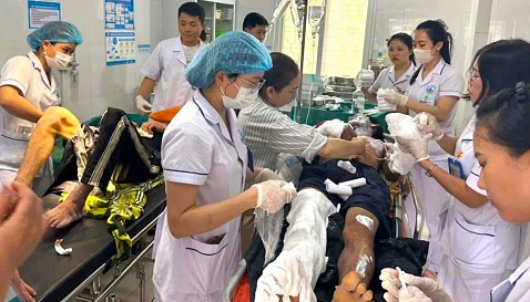 Hai người đàn ông ở Nghệ An bị phóng điện bỏng nặng khi dựng quán cà phê