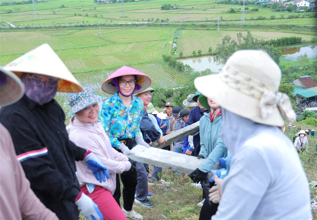 Xã Lam Thành lan tỏa sức dân trong công trình tái tạo dòng chữ “BÁC HỒ SỐNG MÃI” trên Núi Nhón