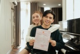Hồ Quang Hiếu và bạn gái kém 17 tuổi khoe giấy đăng ký kết hôn