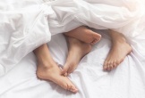 Vợ trẻ khóc ròng bỏ về nhà mẹ đẻ sau khi cưới chồng được vài ngày
