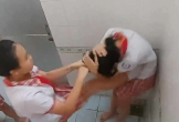 Xôn xao clip nữ sinh bị bạn đánh trong nhà vệ sinh sinh trường học
