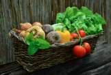 Ăn rau sống hay nấu chín nhiều dinh dưỡng hơn?