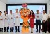 Phó Bí thư Thường trực Tỉnh ủy Nguyễn Văn Thông thăm, chúc mừng Bệnh viện Đa khoa TP Vinh và Bệnh viện Ung bướu Nghệ An
