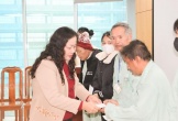 Nghệ An: Trưởng ban Tuyên giáo Tỉnh ủy tặng quà tại Bệnh viện Ung bướu