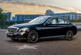 Mercedes-Benz 'lướt' đắt ngang xe mới