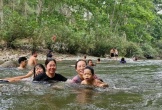 Nghệ An: Người dân vùng 'chảo lửa' tìm tới khe, suối để giải nhiệt