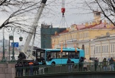 Xe buýt lao xuống sông ở Nga, nhiều người thương vong