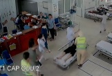 Nghệ An: Cảnh sát lái xe của người nhà bệnh nhân, đưa thiếu niên nguy kịch đi cấp cứu